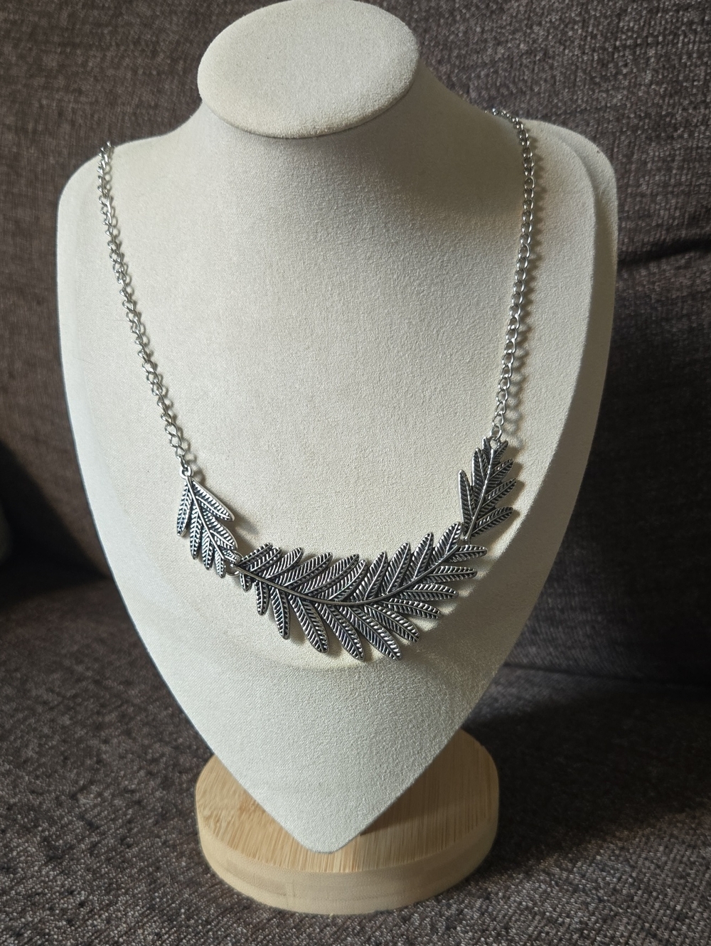 Vintage Silver Tone Leaf Statement Necklace  Articulated 💫